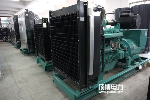 玉柴500千瓦柴油發(fā)電機多少錢(qián)？500千瓦發(fā)電機組參數
